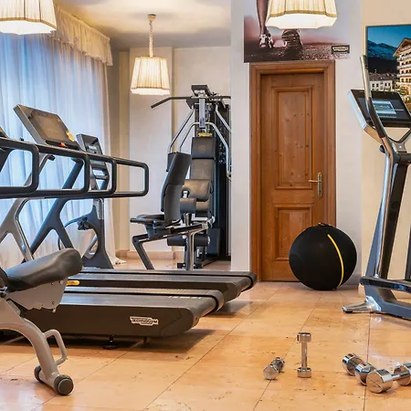 Bellevue & فندق كورتينا دامبيتزو